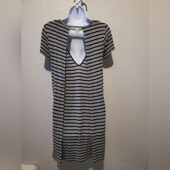 💚5/$25 Everly Striped Black and Gray Stretchy Knee Length Dress Size Small - Picture 2 of 4